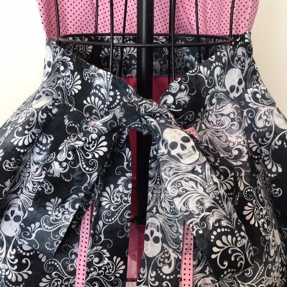 Pink and black skulls Apron. Rockabilly, Burlesque, 50s pin-up, goth - Picture 5 of 11